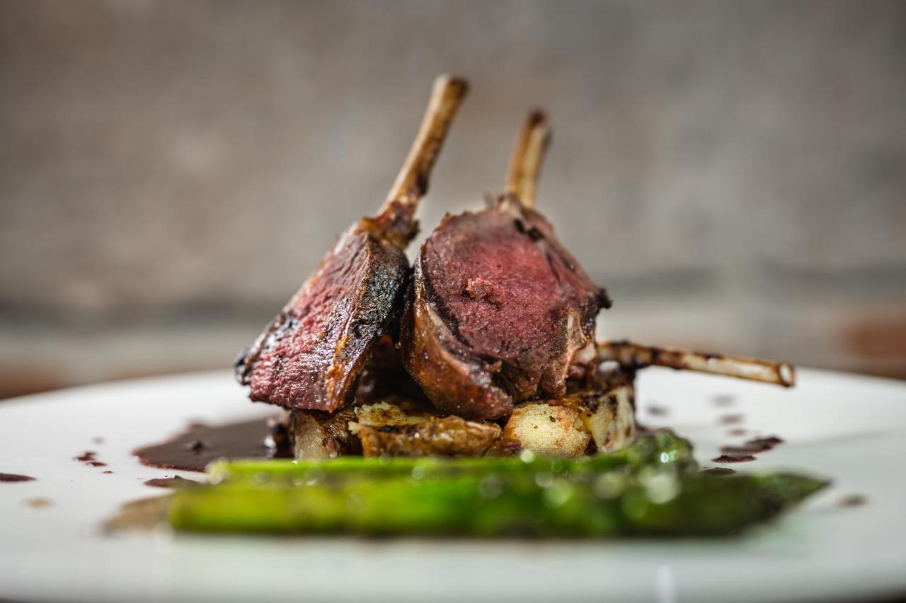 Hotel Polski Pod Bialym Orlem Cracovia Exterior foto Rack of lamb