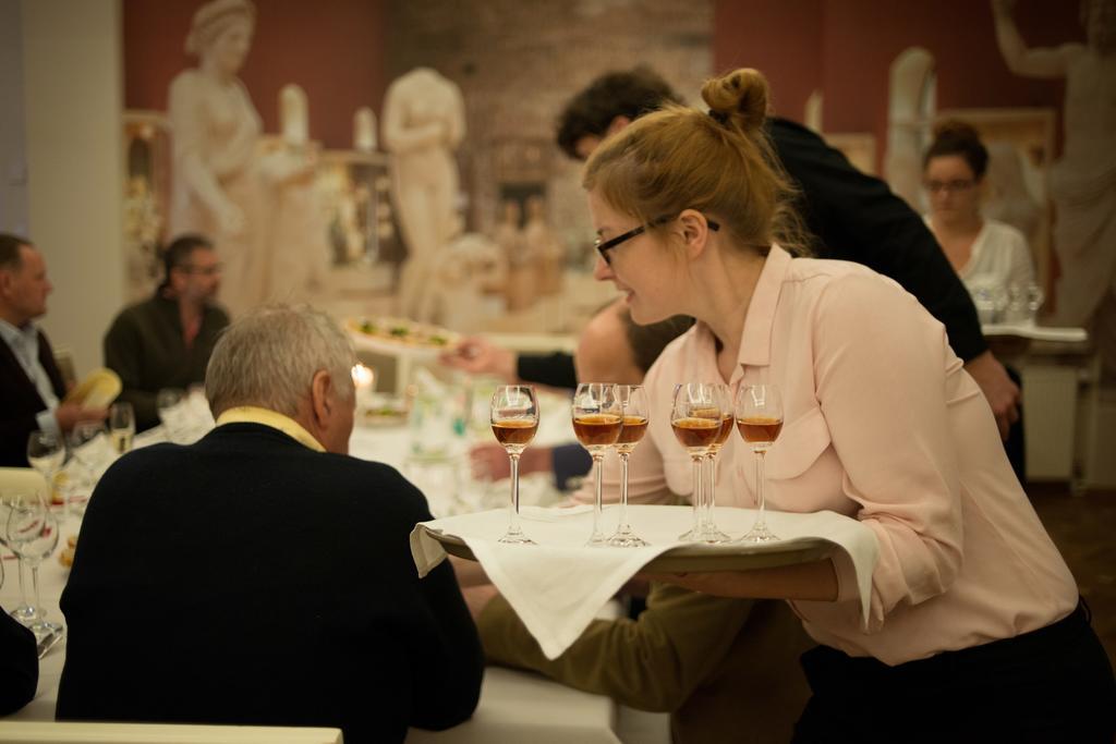 Hotel Polski Pod Bialym Orlem Cracovia Exterior foto A blind tasting session
