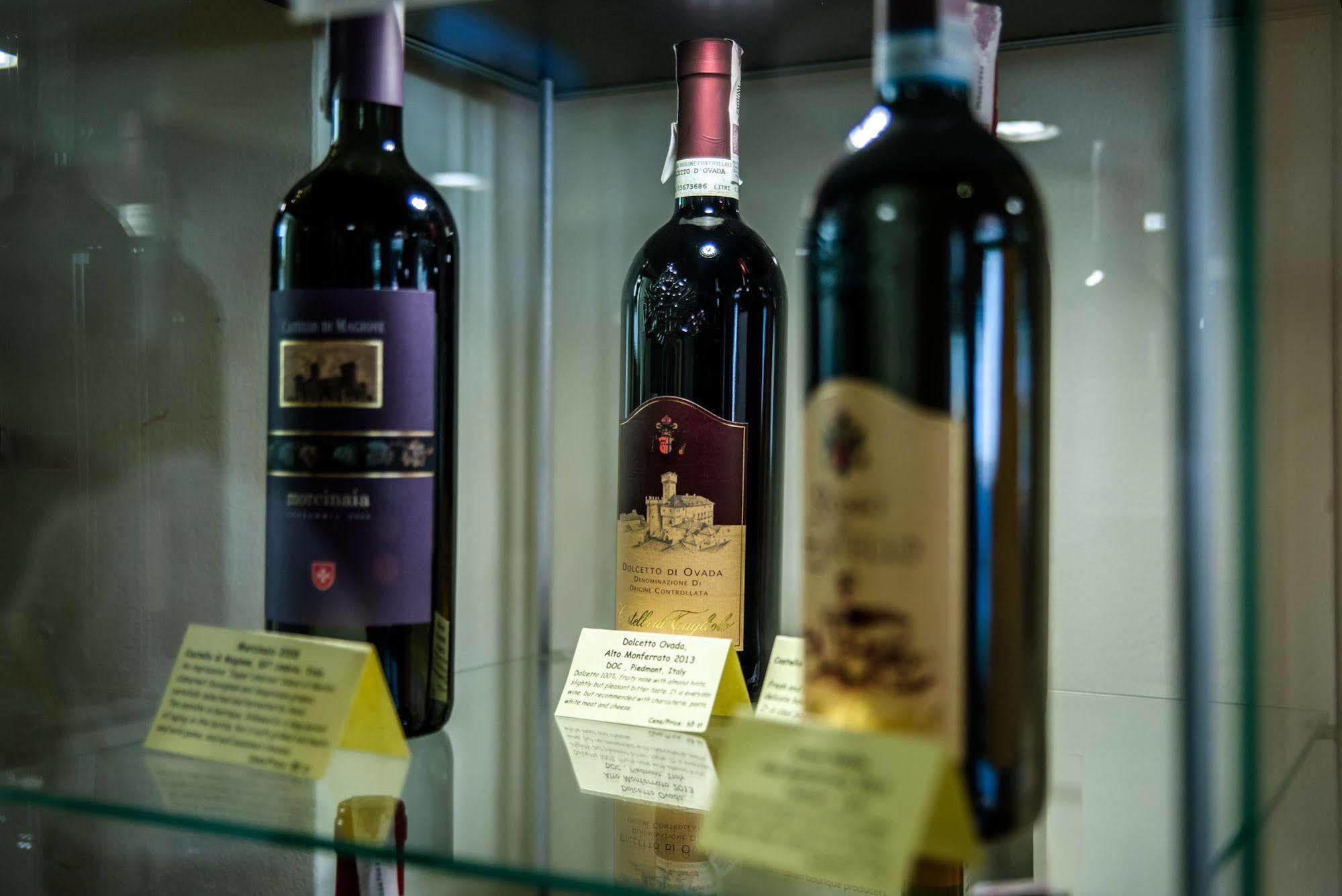 Hotel Polski Pod Bialym Orlem Cracovia Exterior foto Wine bottles