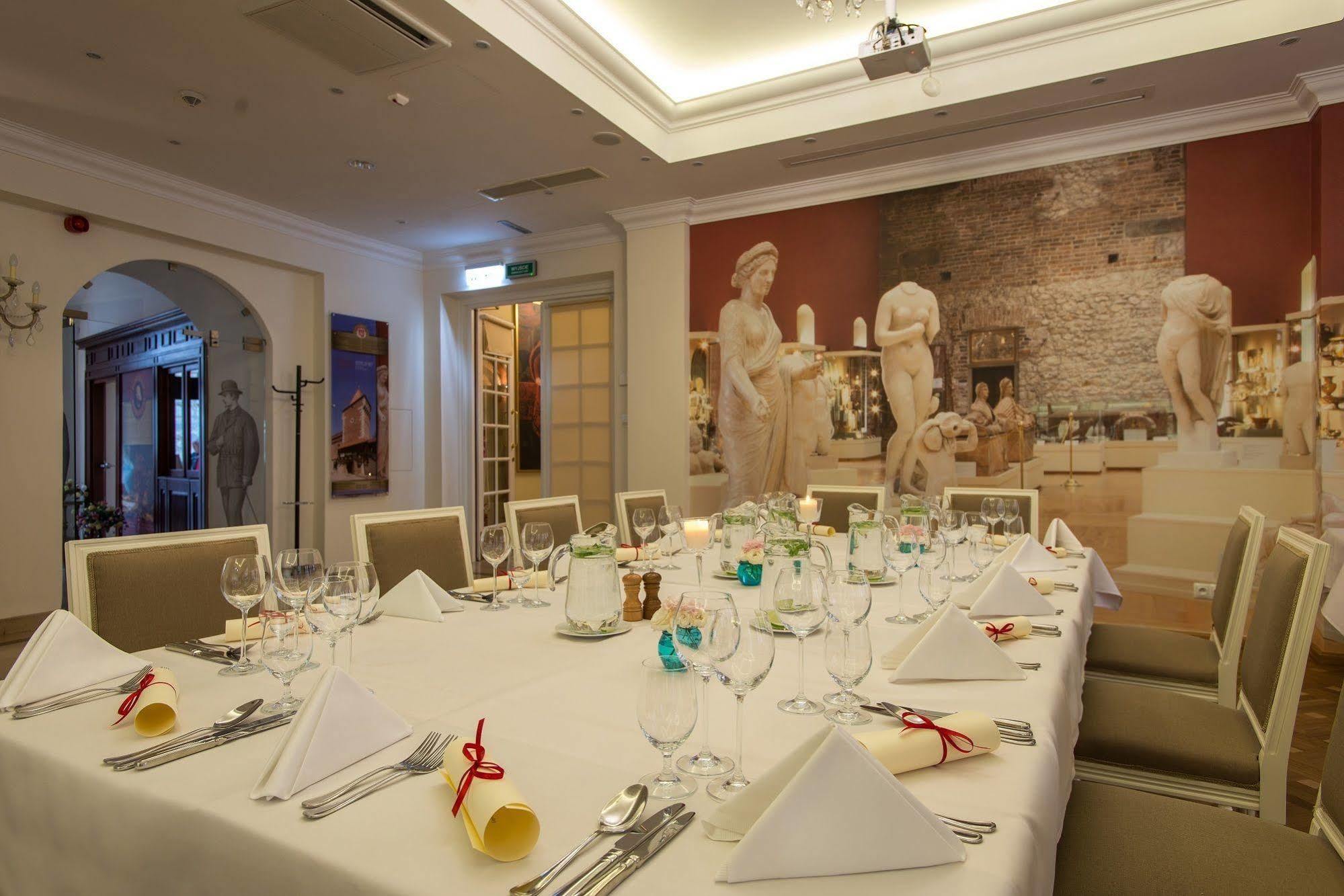 Hotel Polski Pod Bialym Orlem Cracovia Exterior foto The Long Room