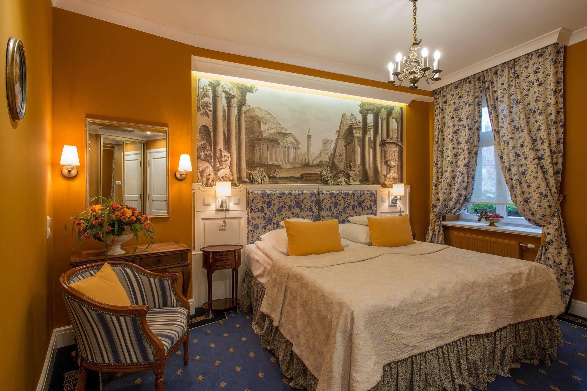 Hotel Polski Pod Bialym Orlem Cracovia Exterior foto A room at the hotel